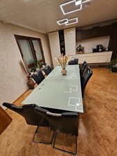 Wunderschöner Glastisch.