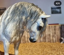 Modellpferde Breyer Cust