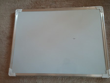 Magnettafel Whiteboard 62 x 45 cm, Metallrahmen mit kleiner Absplitterung #j299