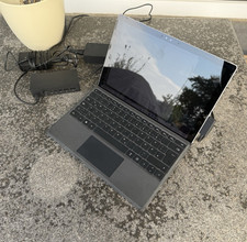 Microsoft Surface Pro 4 (1724) - Intel i7, 256 GB SD, 8 GB RAM, Win11 Pro