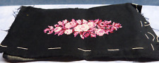 24657. Altes Blumenbild auf Filz rosa  fertig gestickt für Handtasche  15 x 6 cm