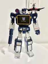 3rd Party Transformers: Masterpiece Soundwave KO Version with Laserbeak