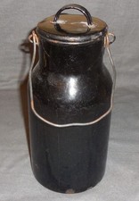 Alte schwarze Emaille Milchkanne mit Deckel, Höhe ca. 25 cm, von Baumann