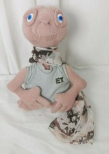 E. T. Stoffigur sitzend ca. 26