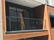 Ganzglasgeländer Balkongeländer Glasgeländer ALU Module für Terasse oder Balkon