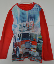 rotes Langarmshirt von JAKO-O, Größe 128/134, Feuerwehrauto, für Jungen