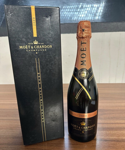 Moët chandon champagne - &,