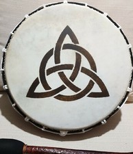 TRIQUETRA DESIGN SCHABLONIERTE