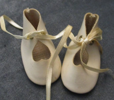 1 Paar hübsche Puppenschuhe
