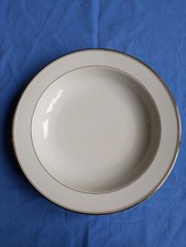 Porzellanfabrik Arzberg Bavaria Elfenbeinfarb Suppenteller 23,4 cm alter Stempel