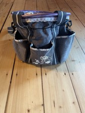 Showmaster Putztasche für Pferde, Grau/Lila Blumenmuster