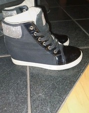 Schuhe mit Keilabsatz