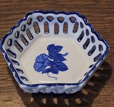 Amsel Hamburg Porzellan Durchbruch Schale Schälchen blau weiss