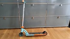 MGP Madd Gear Stunt Scooter Kinderroller in hell-blau/orange, mit Griptape