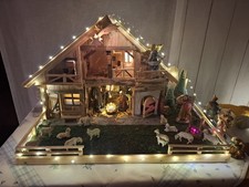 Weihnachtskrippe mit Figuren, Unikat   Größe :60 cm lang 40 cm breit, 40 cm hoch