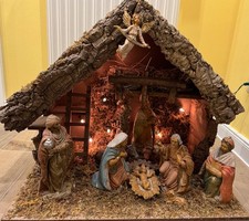 Krippe Weihnachtskrippe groß Stall Weihnachten beleuchtet mit Spieluhr