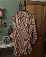 Schönes Wickelkleid In Rose 