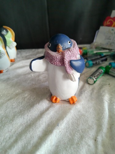 Deko-Figur/neu/Pinguin/lila