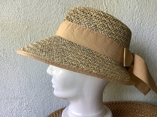 Eleganter sommerhut mit - eleganter,