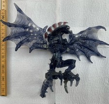 Flying Alien Queen, Action