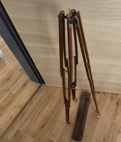 Klappbares stativ aus holz mit - stativ,