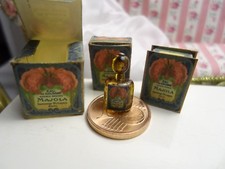 Parfum Flakon mit Schachteln