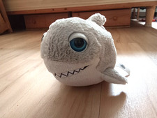Plüschtier Kuscheltier grinsender Hai ca. 25 cm lang von tcc Ocean Buddies