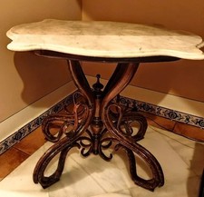 Äußerst seltener Salon Tisch