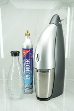 SodaStream Penguin schwarz/silber Zubehör Co2 Zylinder 2x Glasflaschen neuwertig