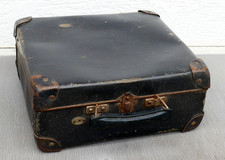 Schellackplatten-Koffer / Gehäuse eines Koffergrammophons