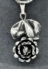 Theodor Klotz Antiker Rosenanhänger 0,835 Silber