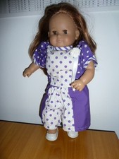 Spielpuppe mit langem Haar 