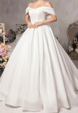 Nagelneues Brautkleid mit