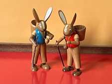 2 große alte Osterhasen mit