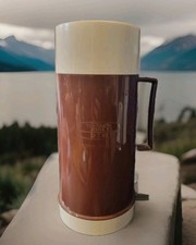 Vintage Thermoskanne. Groß