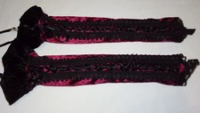 Gothic Armstulpen Schwarz / Rot mit Schnürung Larp Vampire dunkelrot Velvet