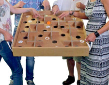 Kugelspiel Labyrinth kooperative Aktion Schule Tagung Erlebnispädagogik Team