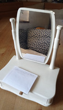 Spiegel Schmink- Schmuckkästchen cremfarben massiv Holz mit Kasten