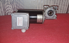 Lenze  Motor SSN31-1UHAR-056C21   + LENZE   SSN31-1FHAR Getriebe i=50