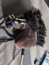 Hobby Horse Pferd mit Stecken braun mit Zubehör