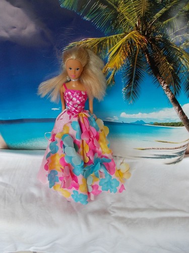 Barbie puppe mit bunten - barbie, puppe,