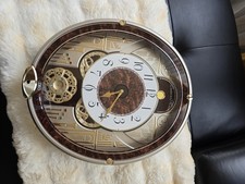 Seiko Melodies in Motion Wandhur - Drehbares Pendel.