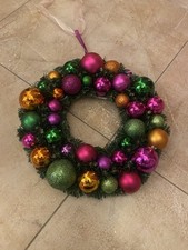 Türkranz mit Christbaumkugeln