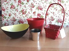 verschiedene Übertöpfe, Kunststoff, Rattan, Metall, Verkauf für den Tierschutz