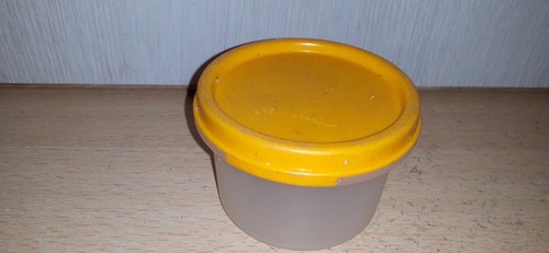 Tupperware kleiner behälter - ,