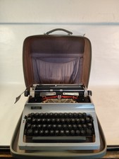 DDR Reiseschreibmaschine Schreibmaschine Erika Mod. 42 mit Koffer Büro Empfang