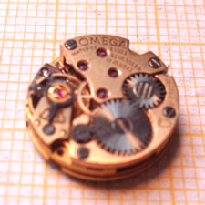 Älteres Armbanduhr Werk Handaufzug Omega 650 defekt Unruhe OK WF2