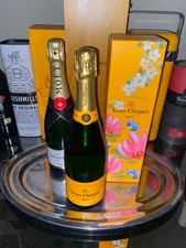 Großes silbernes Metall