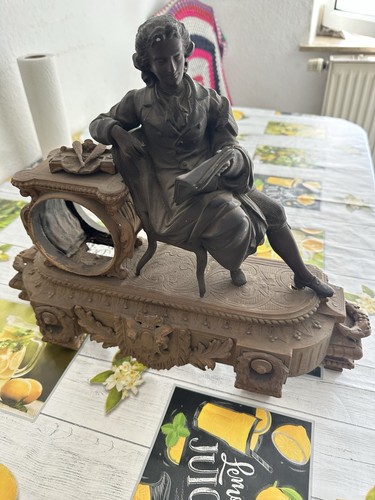 Antike kaminuhr aus zinkguss - kaminuhr,