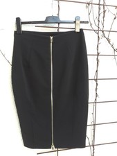 Wadenlanger schwarzer Rock mit